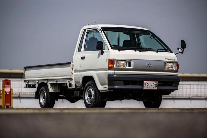 One of ATL-JDM's many JDM Imports / JDM Cars for Sale the 1997 Toyota Townace DX SOLD